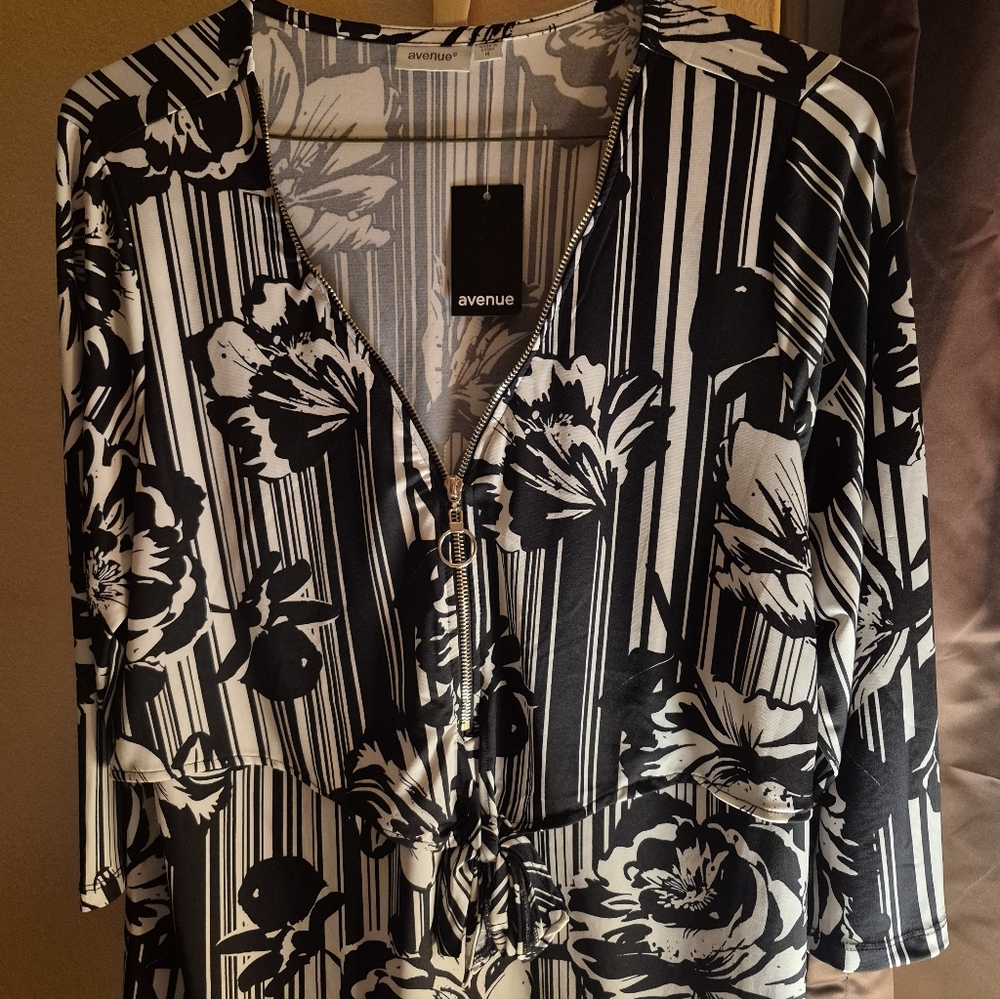 Avenue Floral Zip-Front Blouse